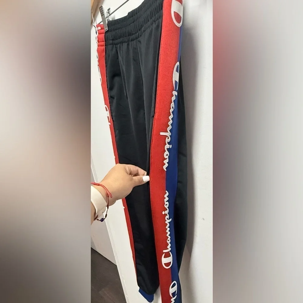 Champion label black